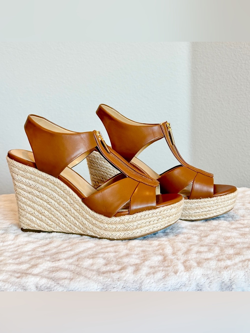 Michael Kors Jute Wedge Sandals Brown Front Zip Gold-Tone, size 7.5
